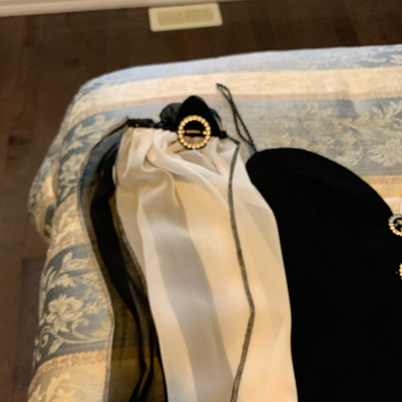 Beautiful long dress - Picture 3 of 6